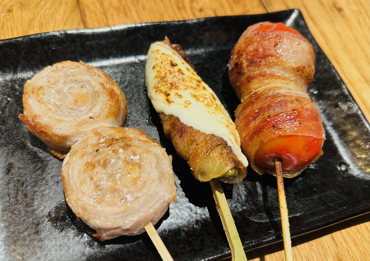 mer_tun79's tweet photo. 焼肉行くつもりが突然串焼きが食べたくなり探して出てきた溝の口のこころ
どのメニューも美味しいし、お酒も六ジンや山崎等があり普通の居酒屋より良いお酒と料理が楽しめて大満足✨ https://t.co/wUpp38axx5