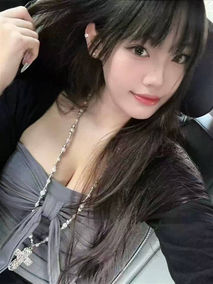 AllisonHal79906's tweet photo. 坐标：广州

学生？清纯？御姐？网红？
不，你想要的样子，我都有
所见即所得 https://t.co/M2oYhlTAa2
