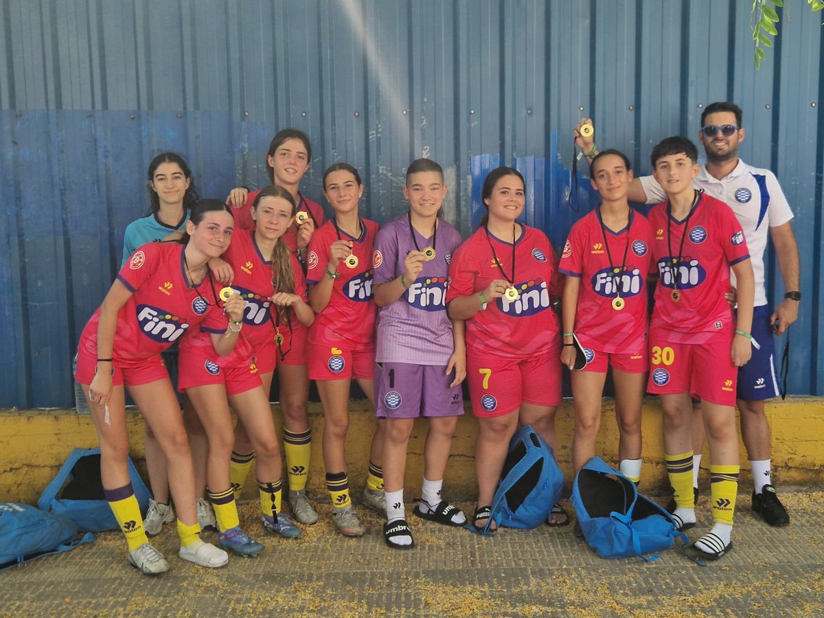 MolinenseFem's tweet photo. 🥉⚽ ¡EL INFANTIL FEMENINO FINALIZA EL TORNEO EN TERCERA POSICIÓN! 🚀🔵⚪️
Nuestras guerreras concluyen su participación en el torneo firmando una gran tercera plaza. https://t.co/BfVRJz2Phq