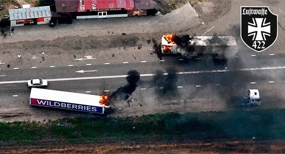 PuenteUribarri's tweet photo. El 422º Regimiento de Sistemas No Tripulados "Luftwaffe"🇺🇦 atacó camiones de los rusos. Wildberries es una especie de Amazon ruso, tiene conexiones con el Kremlin y los propios rusos han dicho que iban a camuflar sus suministros en camiones civiles o sea que fácilmente pueden estar utilizando esos camiones. Ningún civil resultó herido 
https://t.co/kfO5xuqJP8
https://t.co/asv4lfKlmW