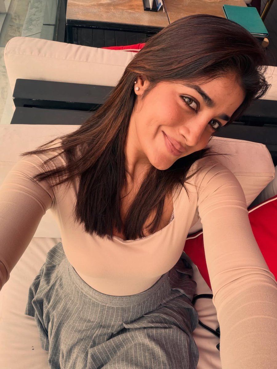 AnantapurCinema's tweet photo. Dimple Hayathi 🩶🤳
#Dimple #DimpleHayathi https://t.co/T6XmeiC4m0