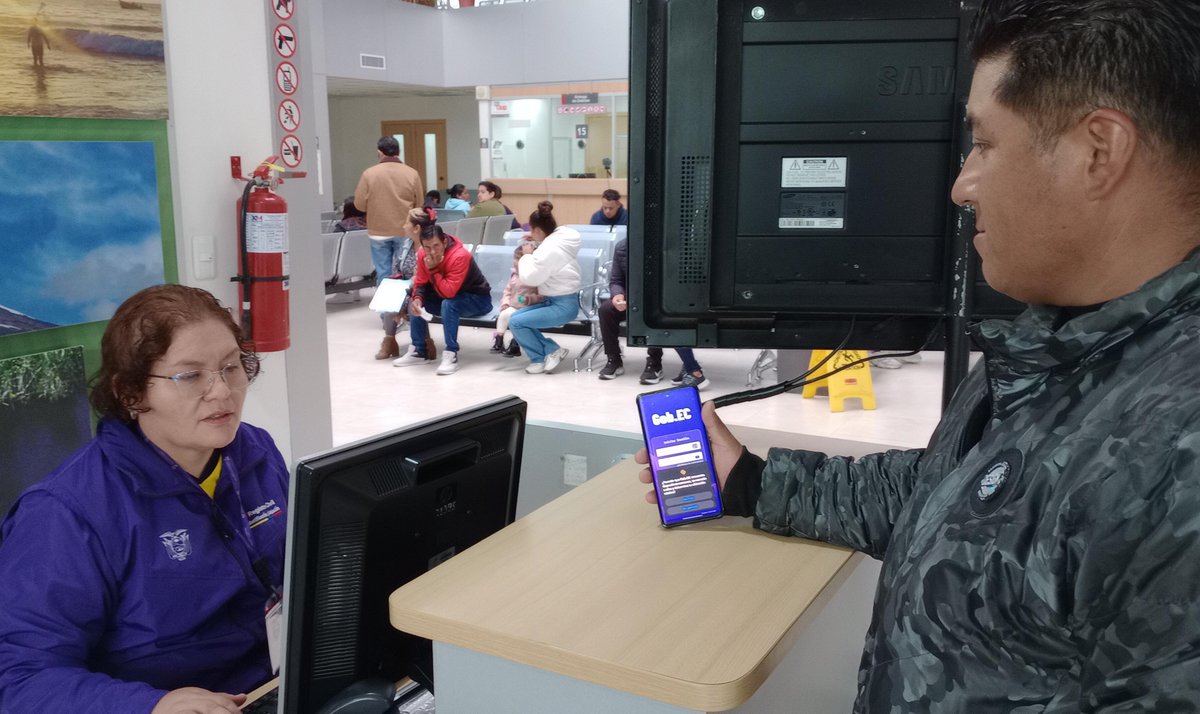 RCivil_Zona3's tweet photo. 📍🇪🇨 #SábadoDeRegistroCivil

¡Estamos atendiendo en la agencia #Ambato! 😊🪪📄

Acércate y realiza tus trámites de cedulación, inscripción, certificados y más.

Nuestro compromiso es brindarte una atención ágil y de calidad. 🤝
De 8h00 a 17h00 https://t.co/7DdVYdQQhX