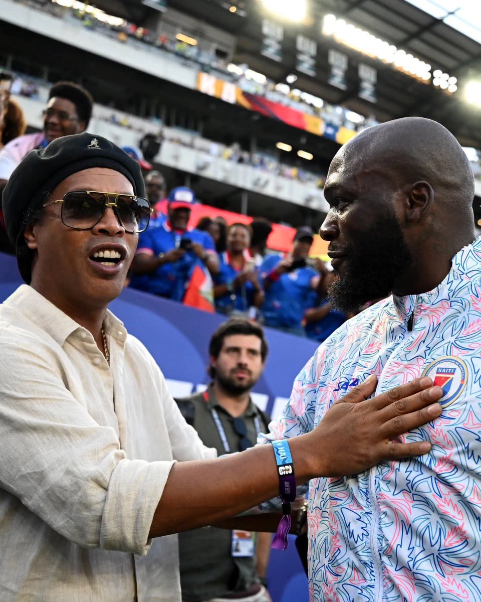 10Ronaldinho's tweet photo. https://t.co/FsyOcCruYk