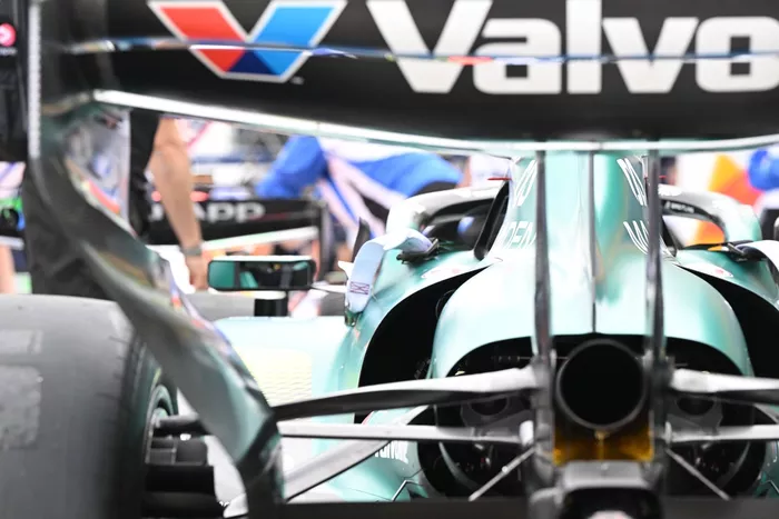 Nachez98's tweet photo. 🚨 ÚLTIMA HORA 🚨

💥 Aston Martin aspiraría a PUNTUAR CON REGULARIDAD tras las mejoras

‼️Adrian Newey habría diseñado una suspensión trasera todavía más AGRESIVA que se anticipará a los conceptos de 2027

👉 Se dice que Honda podría llevar 2 actualizaciones a la vez y reducir así significativamente la diferencia de potencia

📰 Franco Nugnes vía Motorsport Italia