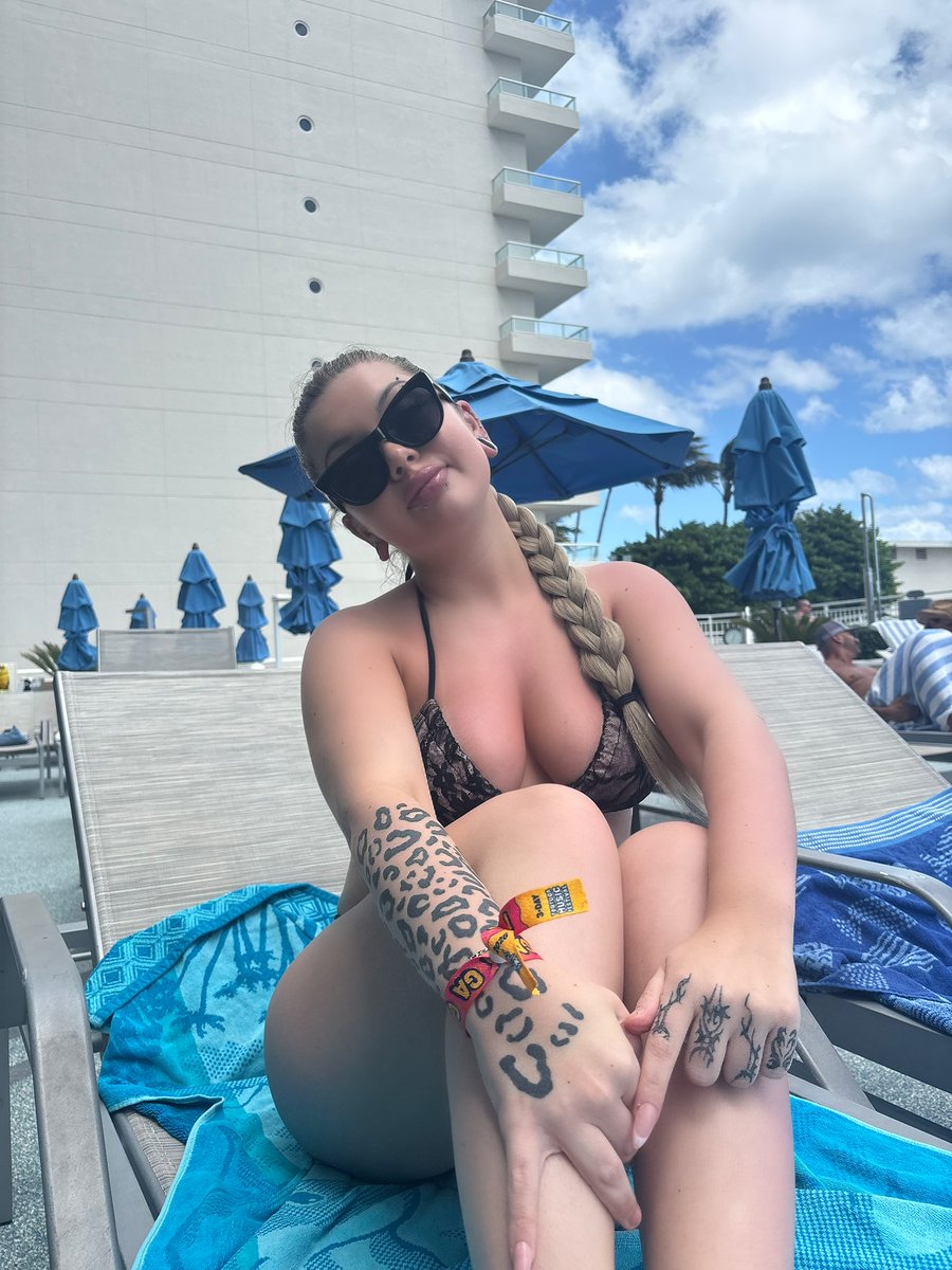 Ella Jade tweet media