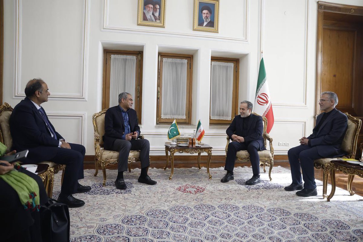 Iran_GOV's tweet photo. Pakistan’s Interior Minister Mohsin Naqvi met Iran’s FM @araghchi  in Tehran. Both sides discussed bilateral relations and regional cooperation and emphasized the importance of continued diplomatic consultations to strengthen mutual ties. https://t.co/s4vzrQ1Fwc