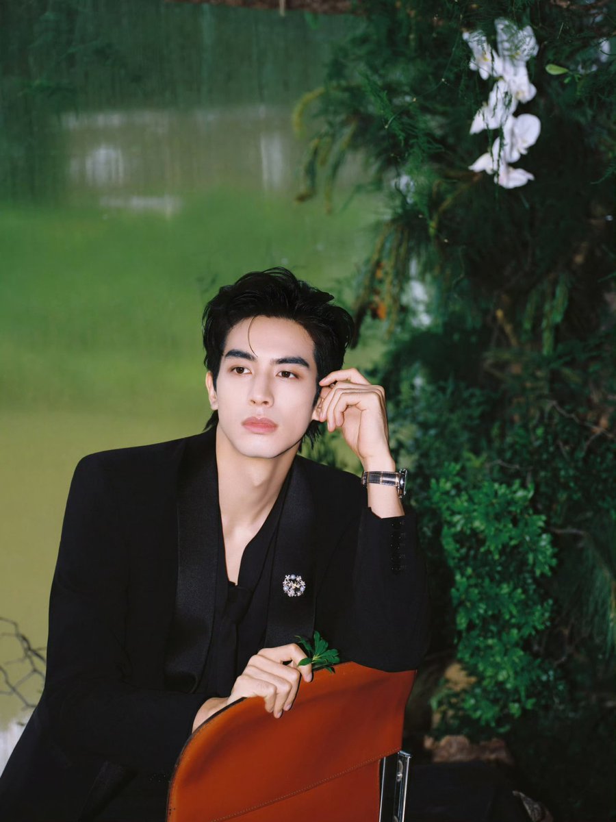 mylilbabyj's tweet photo. ทริปปูซาน🇰🇷 GUCCI MIKIMOTO OMEGA มาครบ และนี่คือดาราชายที่ถือตำแหน่งกับ high-end luxury 3 แบรนด์ ซ่งเวยหลงค่ะ ตอนเข้างานจริง mikimoto เพิ่มสร้อยคอมาให้ด้วย สมตำแหน่ง Global Brand Ambasaador ทุกประการ https://t.co/GoOquQWyjx