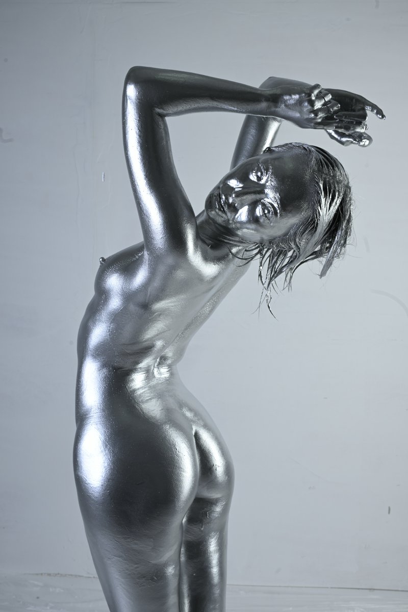 lmskii's tweet photo. model:MeltyMeluさん @Meltymelt1022
#silverbodypaint #nikon #photograh https://t.co/5Br20zYNW3