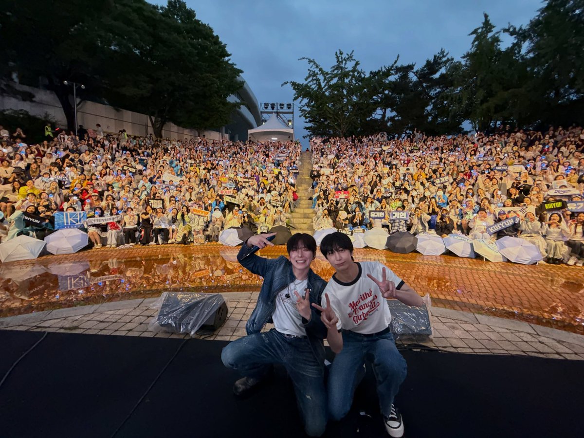 moonfIows's tweet photo. i just went out on a hike today only to come back and find out yoo kihyun sang where is this love bc chae hyungwon was in the crowd..... SHOULDVE JUMPED OFF THAT CLIFF IG https://t.co/KAqkdMxnKd
