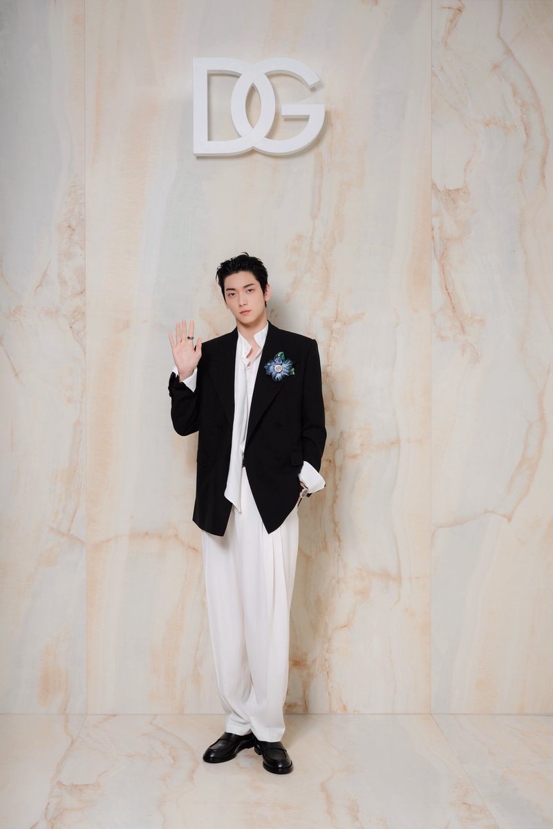 mintmag_th's tweet photo. หล่อเริ่ด! เสิร์ฟภาพ #SOOBIN #TXT กับลุคฟร้อนท์โรว์จากคอลเล็กชั่น Dolce & Gabbana FW 26/27 Menswear ร่วมชมโชว์คอลเล็กชั่นใหม่ Men’s Spring/Summer 2027 ที่จัดขึ้นวันนี้ในช่วงที่ผ่านมา ณ มิลาน ประเทศอิตาลี💚

SOOBIN FOR MILAN FASHION WEEK 
#SOOBINxDOLCEGABBANA 
#DolceGabbana
#DGSS27
#MintNews