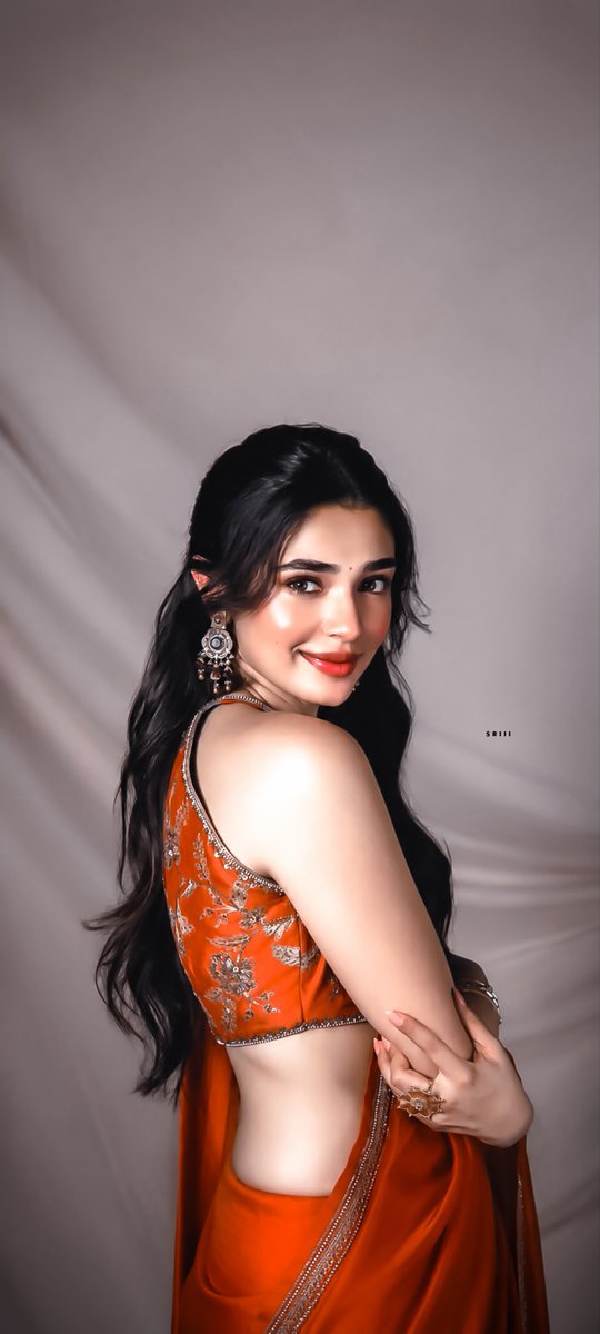 blud_sri's tweet photo. Krithi Shetty 🧡🍊✨

#KrithiShetty https://t.co/zQfh3Fyz2a