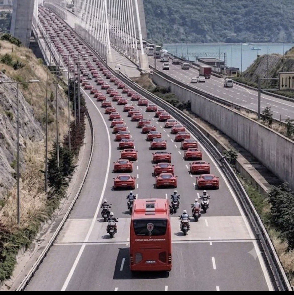hainsavan's tweet photo. Milli takımımızın böyle elendiğine çok üzüldüm. Ama şunu söylemek isterim.
Bu şovlar bir şey kazanınca yapılır. Başlamadan değil.
#millimaç #MilliTakım #BizimÇocuklar https://t.co/vMnCyGHsd6