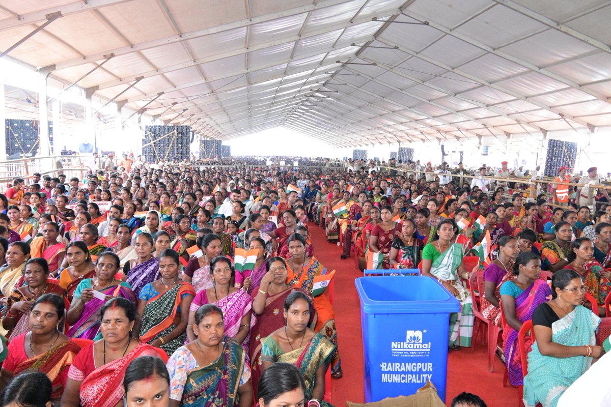 suryabanshibjp's tweet photo. ୨୦୩୬ ସୁଦ୍ଧା ଏକ ସମୃଦ୍ଧ ଓ ବିକଶିତ ଓଡ଼ିଶା ଗଠନର ସଂକଳ୍ପ ପଥରେ ଆଜି ଯୋଡ଼ି ହୋଇଛି ଏକ ସୁଦୃଢ଼ ଓ ଯୁଗାନ୍ତକାରୀ ଅଧ୍ୟାୟ।
​ମୟୂରଭଞ୍ଜର ପବିତ୍ର ଓ ଐତିହାସିକ ମାଟିରେ, ଆମ ସରକାରଙ୍କ ଦୁଇ ବର୍ଷର ସଫଳ ଜନସେବା ଓ ସୁଶାସନ ପୂର୍ତ୍ତି ଅବସରରେ ଆୟୋଜିତ 'ବିକାଶର ଧାରା ଓଡ଼ିଶା ସାରା' ମହାପର୍ବରେ ସାମିଲ ହେବାର ସୌଭାଗ୍ୟ ମିଳିଲା।
​ଦେଶର ମାନ୍ୟବର ରାଷ୍ଟ୍ରପତି ମହୋଦୟା ଏବଂ ଯଶସ୍ୱୀ ପ୍ରଧାନମନ୍ତ୍ରୀ ଶ୍ରୀ @narendramodi ଙ୍କ ଗରିମାମୟ ଉପସ୍ଥିତି ଓଡ଼ିଶାର ଅସ୍ମିତା ଓ ସ୍ୱାଭିମାନକୁ ସମଗ୍ର ଜାତୀୟ ସ୍ତରରେ ଏକ ନୂତନ ପରିଚୟ ପ୍ରଦାନ କରିଛି। ରାଜ୍ୟର ସାମାଜିକ, ଆର୍ଥିକ ଏବଂ ଔଦ୍ୟୋଗିକ ଭିତ୍ତିଭୂମିର କାୟାକଳ୍ପ ପାଇଁ ଆଜି ₹୪୭,୬୦୦ କୋଟି ବ୍ୟୟବରାଦର ବିଭିନ୍ନ ବୃହତ ପ୍ରକଳ୍ପର ଲୋକାର୍ପଣ ଓ ଭିତ୍ତିପ୍ରସ୍ତର ସ୍ଥାପନ ସଫଳତାର ସହ ସମ୍ପନ୍ନ ହୋଇଛି। ପ୍ରଧାନମନ୍ତ୍ରୀଙ୍କ ମାର୍ଗଦର୍ଶନରେ ପ୍ରଗତିର ଏହି ଧାରା ପ୍ରତ୍ୟେକ ଓଡ଼ିଶାବାସୀଙ୍କ ଜୀବନରେ ଖୁସି ଓ ସମୃଦ୍ଧି ଆଣିବ।

@rashtrapatibhvn
