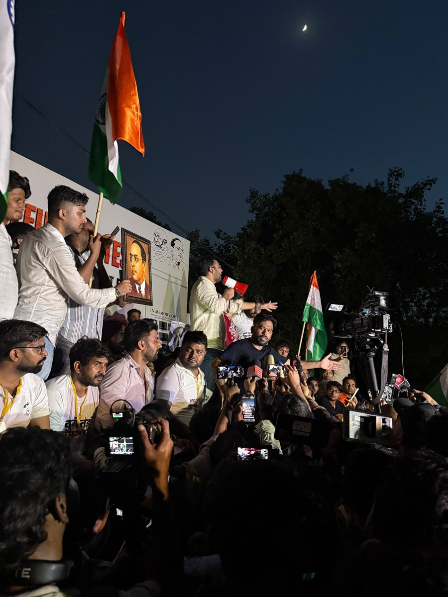 Cockroachisback's tweet photo. धर्मेंद्र प्रधान का इस्तीफ़ा ले कर ही जाएँगे cockroaches https://t.co/ZMTCPwVPLY