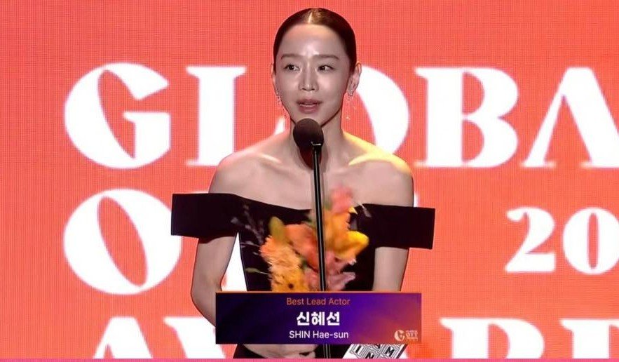 hallyuforums's tweet photo. #ShinHaeSun wins the Best Actress award at the Global OTT Awards 2026 for her outstanding performance in Netflix's #TheArtofSarah. 

#HallyuForums https://t.co/vFKtj6k3RS