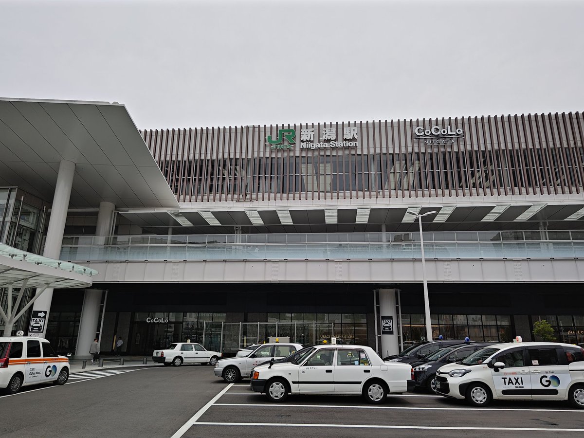 ri10cu's tweet photo. 6/20（土）
今日は名古屋空港からFDAに乗り、新潟へ来ました。飛行機で来たのは初めてです。
直行リムジンバスで新潟駅へ行き、整備が進む駅前広場や、地上仮線跡の様子を見たあと、「えちごツーデーパス」を購入して電車に乗り、村上や長岡へ寄ってきました。

260620 https://t.co/bWG7Uqd4NS
