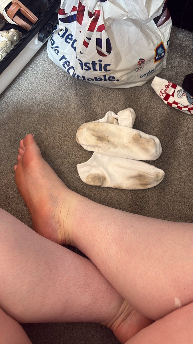 yourfootge90399's tweet photo. Having a clear out and productive saturday 😝 https://t.co/w09TwB25in