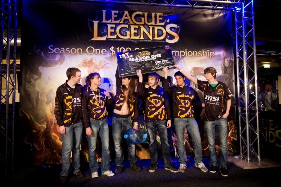 Sheep_Esports's tweet photo. On this day 15 years ago, FNATIC 🇬🇧 won the Season 1 World Championship 🏆

🇧🇪 wewillfailer
 🇪🇸 xPeke
 🇫🇮 Cyanide
 🇵🇱 Shushei
 🇩🇪 LaMiaZlt
 🇩🇪 Mellisan

The event was hosted by Dreamhack in Jönköping, Sweden 🇸🇪 and peaked at 210,000 concurrent viewers https://t.co/TwzFWawGUn