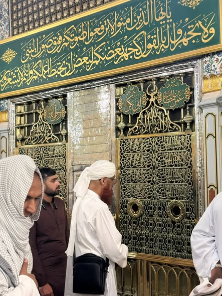 Cindrella_night's tweet photo. منظر مسجد النبوي من الداخل وقبر رسول الله من الخارج🤍 https://t.co/OoSfft3MFg