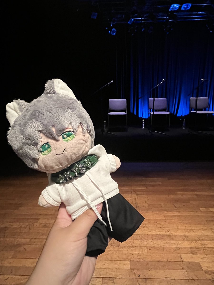 lemoneeeeeed_6's tweet photo. #EGG02 
やはり朗読劇が好きだとわかった今日。KYSさんぬいと共に楽しんできました！アドリブここで入れたのか、とか演出かっこいいなぁ、とか両部行ったからこその楽しみ方もできました。皆さん声が良くて朗読劇なんだけど、目の前の人じゃなくてちゃんと別のキャラクターとして頭に浮かぶから凄い https://t.co/TD0eRqVH5d