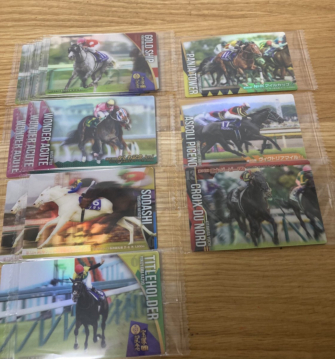 jik8j's tweet photo. サラブレッドホースコレクション
交換
1枚目箔押し
2枚目通常
買取か交換でお願いします
欲しいものないので提供見せて欲しいです https://t.co/hlOqdjVKKR