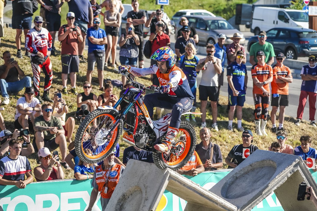 box_repsol's tweet photo. FINAL DEL DÍA 1 

🥇Toni Bou se lleva la victoria en la combinada del día, mientras que Gabri Marcelli es quinto.

Mañana, nueva oportunidad para mejorar. Buen trabajo equipo, ¡Seguimos!🤜🤛

#BoxRepsol #TrialGP https://t.co/QtHLjq1UQU