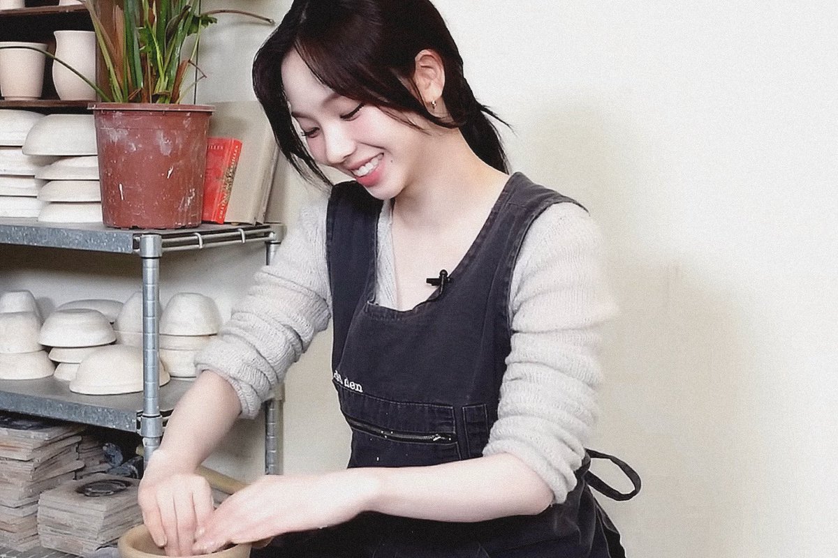 ornniverse's tweet photo. : เพิ่งมาครั้งแรกหรอคะ
: คะ?
: ถามคุณนั่นแหละค่ะ
: อ๋อ ไม่ใช่หรอกค่ะ มาสองรอบแล้ว
: ถึงว่า ดูคล่องเชียว
: แล้วคุณเพิ่งมาครั้งแรกหรอคะ
: ค่ะ แต่คิดว่าหลังจากนี้คงจะมาอีก
: ชอบหรอคะ
: ชอบค่ะ
: …
: ชอบมากเลยล่ะ https://t.co/iUvtdnQydA