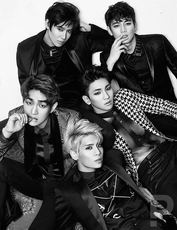 Caspienne18's tweet photo. Became a Shawol four years ago and never looked back. They mean a lot to me. I would love to see them in Europe. 😍🩵

#SHINeeWorldinEurope
#SHINeeWorldTour @SMTOWNGLOBAL @SHINee https://t.co/XkSFEK2TGl
