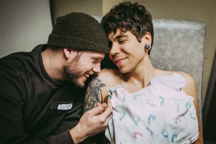 fifa22nyame_'s tweet photo. A 61-year-old woman carried and gave birth to her own grandchild as a surrogate, helping her gay son fulfill his dream of becoming a father. https://t.co/IbMaVkY8sd