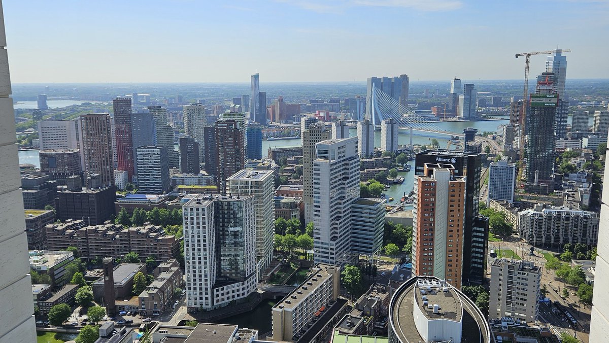 Hansvanputten01's tweet photo. Fantastisch uitzicht op Rotterdam vanaf het dak van de Posttoren https://t.co/Pj1f7iXoCV