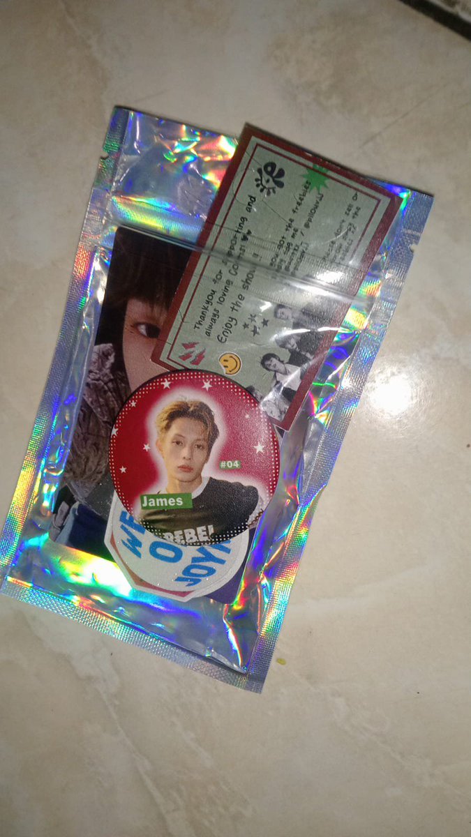 BervJkxy's tweet photo. @pilouvjj Hehehee thank u kak, freebies nya udah di rumah https://t.co/NaMsRmegDY