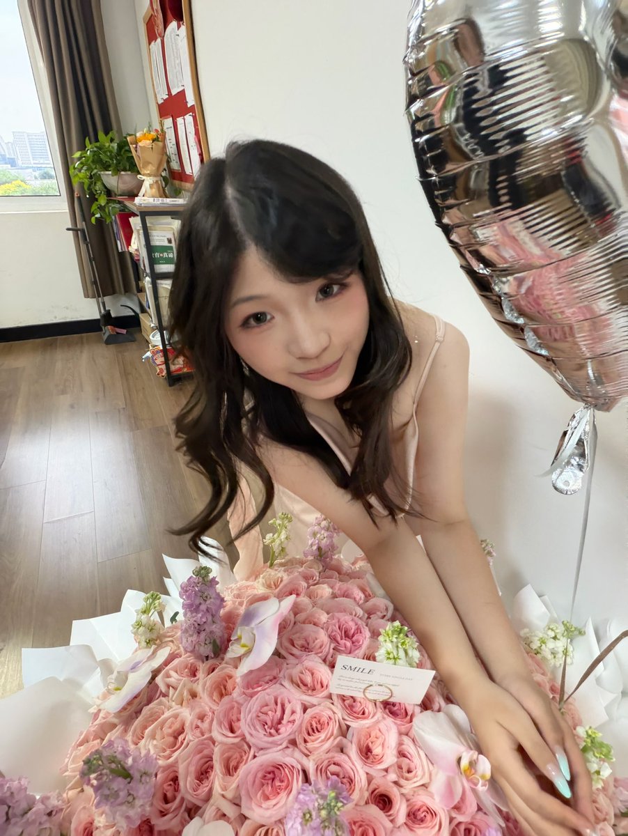 wanglu807's tweet photo. 我说千金难买千金笑，你便哄着我说那就万金买我笑 https://t.co/sLuCXQThv2