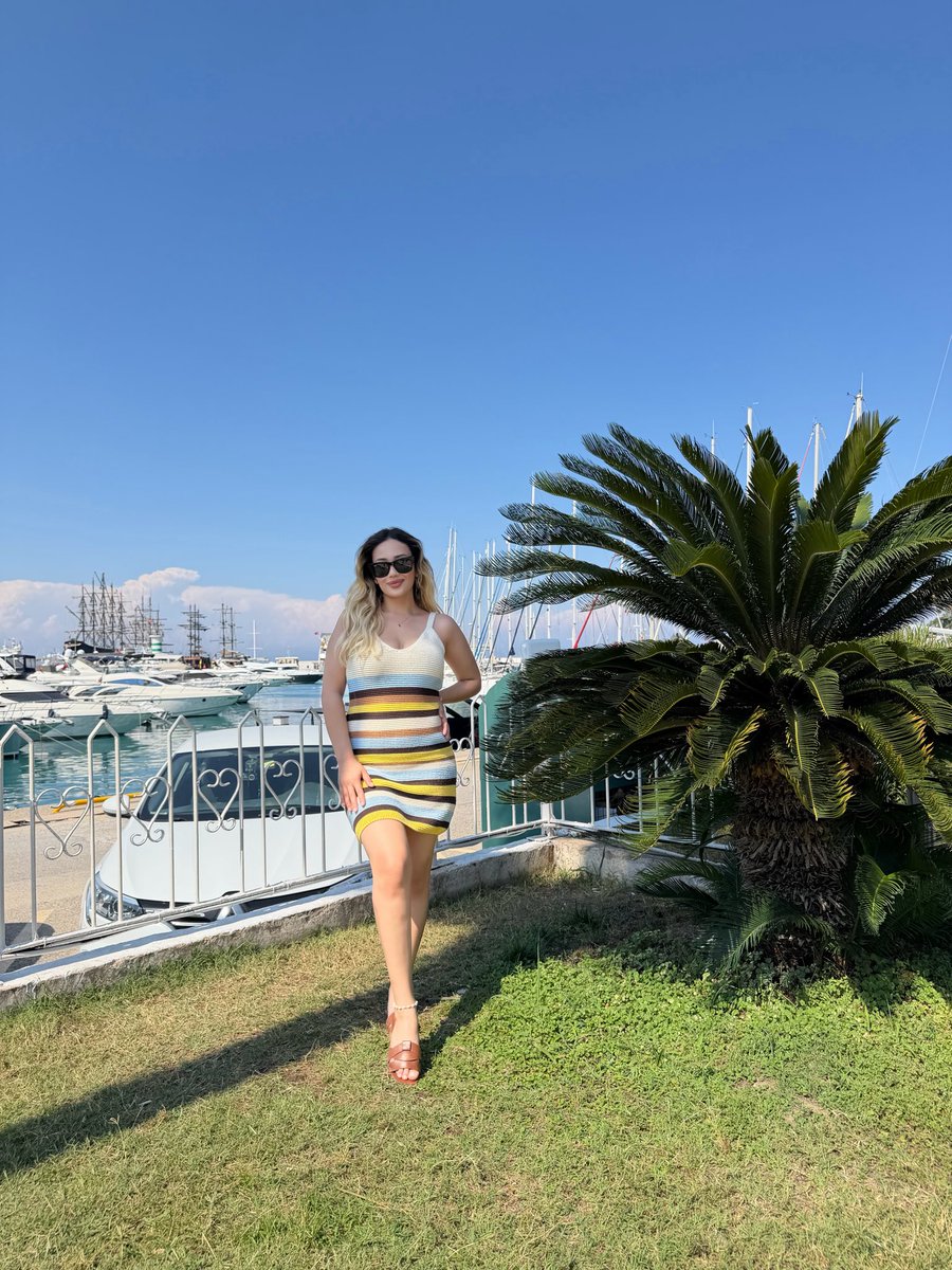 BeyzaEroll's tweet photo. Değer mi boş yere kendini üzmeye, hayat senin ellerinde 🌸💙💜🦋 https://t.co/6InSHZKm2v