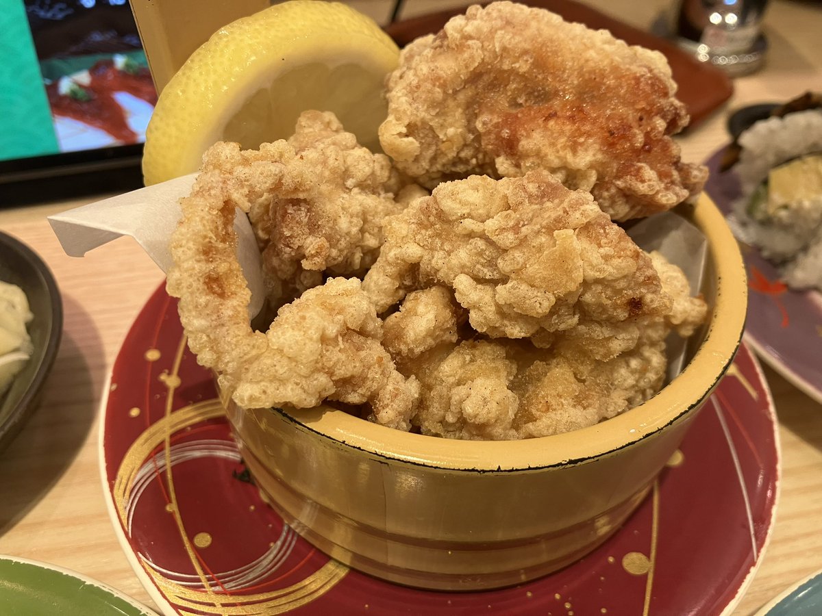 PSO2_xion10's tweet photo. 久しぶりのお寿司🍣
カウンターに座ったんだけど隣のおばちゃんがずっとトークしててその後お会計したけどお皿が1皿と湯呑みしかなくて？？？(  ˙-˙  )ってなった https://t.co/bn35v3KcOJ