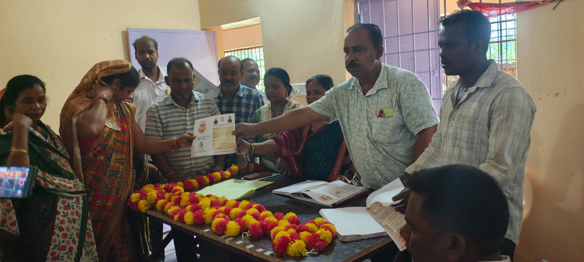 BDO_DHARMASALA's tweet photo. ରାଜ୍ୟ ସରକାରଙ୍କ ସଫଳତାର ଦୁଇ ବର୍ଷ ପୂର୍ତ୍ତି ଅବସରରେ ଧର୍ମଶାଳା ପଞ୍ଚାୟତ ସମିତିର କ୍ଷେତ୍ରପାଳ ଗ୍ରାମ ପଞ୍ଚାୟତରେ ସରକାରଙ୍କ ଲୋକାଭିମୁଖୀ ଜନ କଲ୍ୟାଣ କାର୍ଯ୍ୟକ୍ରମମାନ " ବିକାଶର ଧାରା ଓଡିଶା ସାରା" ଆନୁଷ୍ଠିତ ହୋଇଯାଇଛି।
#stateoutreachprogramme
#bikasaradharaodishasara
@CMO_Odisha,@prdw_odisha,@dm_jajpur https://t.co/d6VPuENTEi