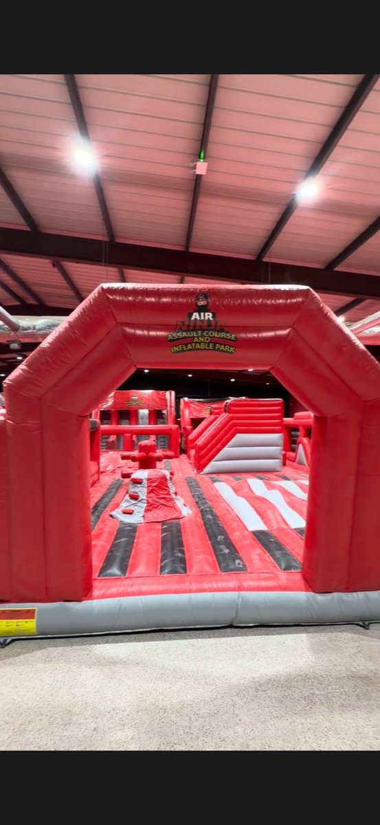 LeedsNews's tweet photo. WOW! This is the biggest inflatable obstacle course, and it’s here in Leeds
#AD @AirNinjaleeds #Leeds #Inflatable #ObstacleCourse #FamilyFun
https://t.co/lfaH38wp2V https://t.co/hjfd2guter