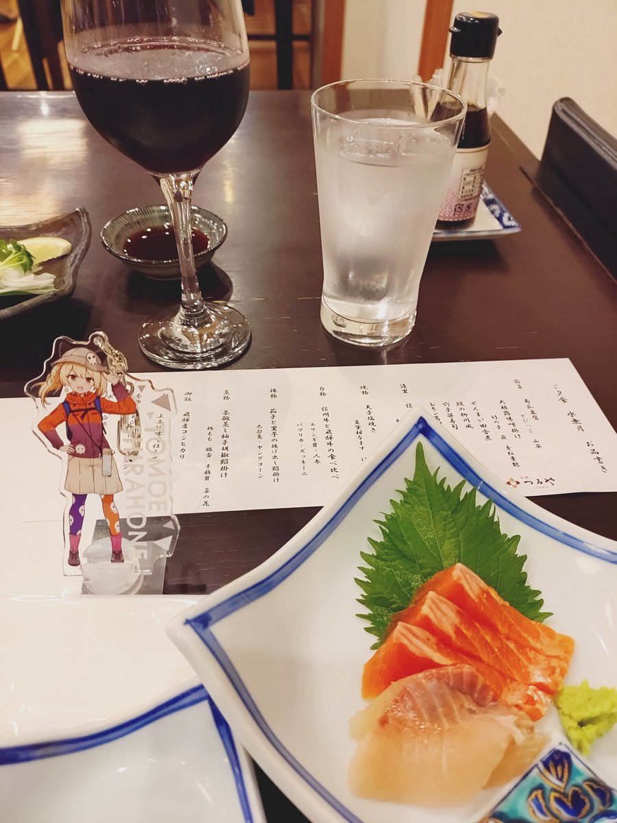 R_Undine's tweet photo. 晩ご飯。久しぶりの馬刺しで高まる！吟醸仕込みの梅酒がすんごい美味しかった(ﾟーﾟ*) https://t.co/mZVn21SxBK