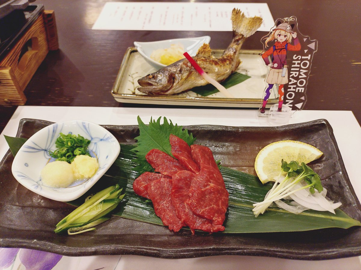 R_Undine's tweet photo. 晩ご飯。久しぶりの馬刺しで高まる！吟醸仕込みの梅酒がすんごい美味しかった(ﾟーﾟ*) https://t.co/mZVn21SxBK