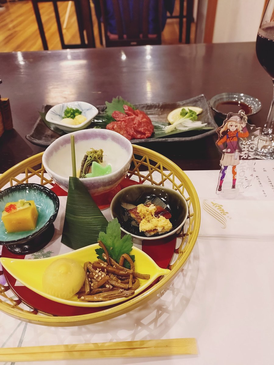 R_Undine's tweet photo. 晩ご飯。久しぶりの馬刺しで高まる！吟醸仕込みの梅酒がすんごい美味しかった(ﾟーﾟ*) https://t.co/mZVn21SxBK