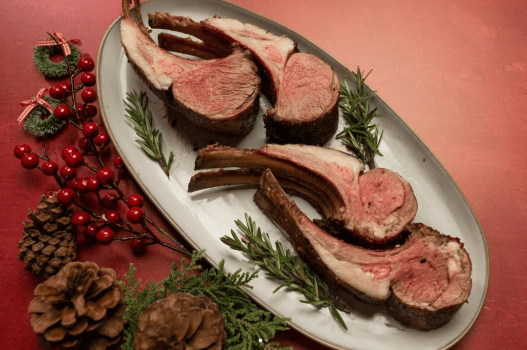 HHizyr's tweet photo. Festive Turkey Feast Alert! Juicy roasted turkey, buttery cranberry sauce u0026 creamy mashed potatoes—perfect for your holiday table. Tag your meal prep buddy! #HolidayEats， https://t.co/4TUmfqSYLN