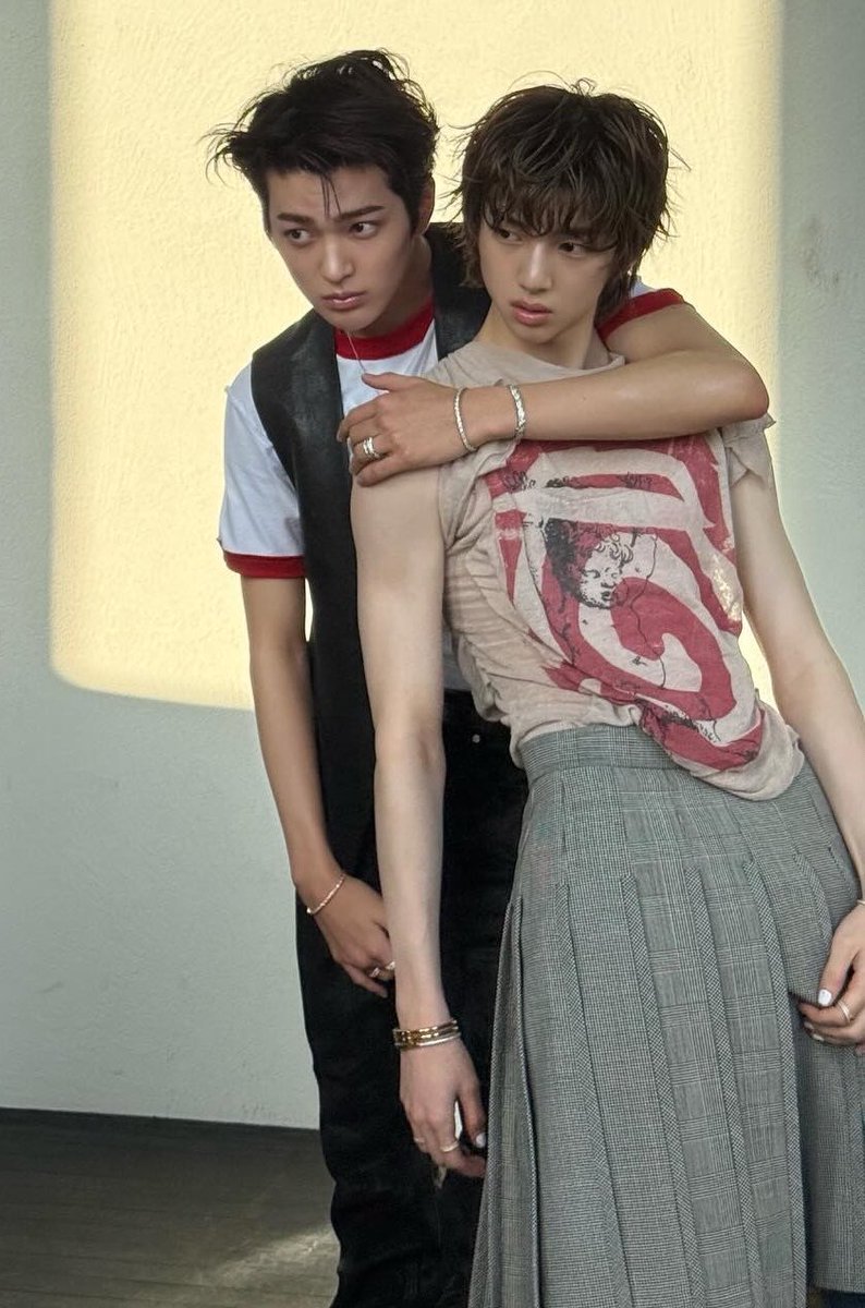 keonhoonaegi's tweet photo. this choco-cookie  size and skin tone difference?! https://t.co/eCiseMzVUJ