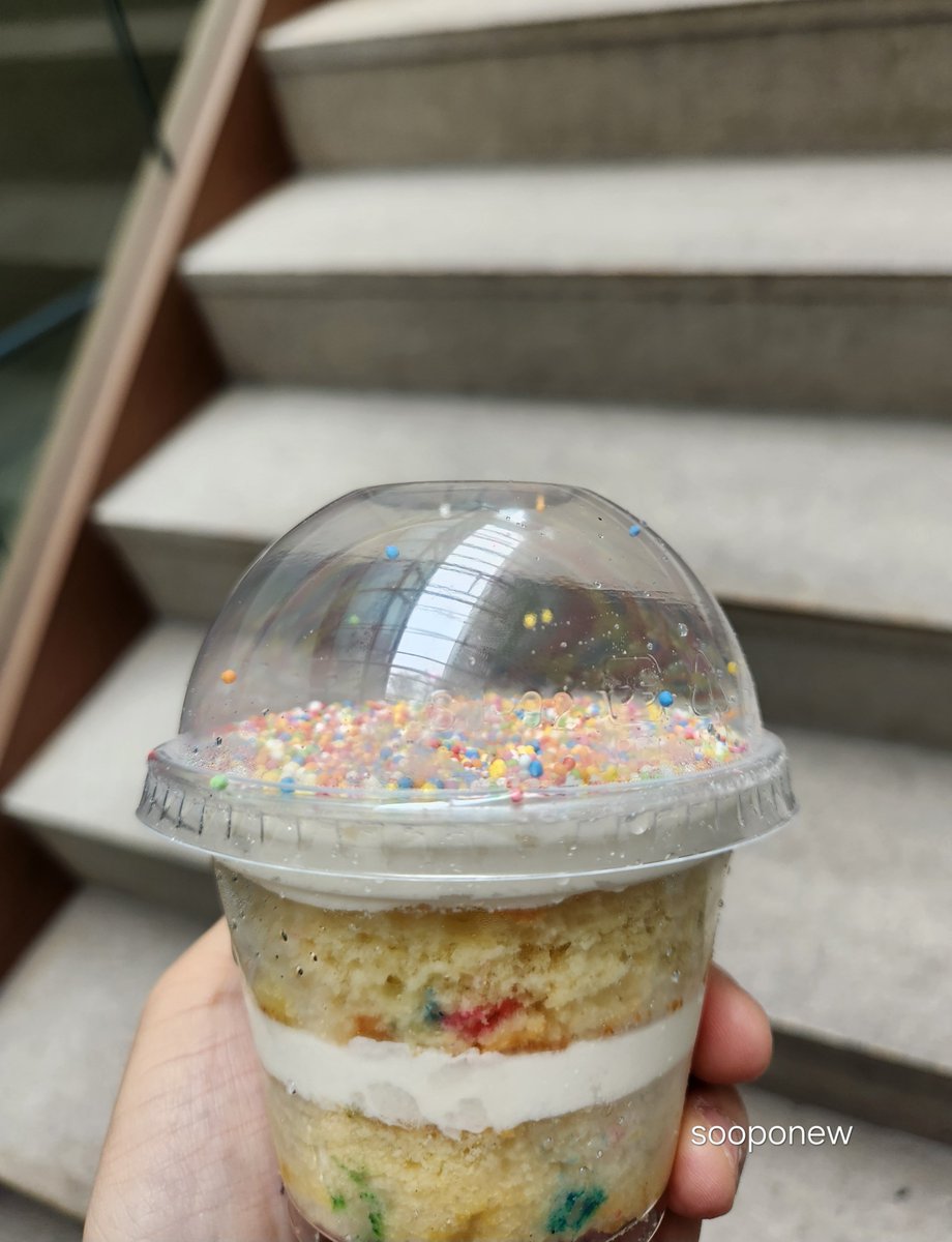 sooponew's tweet photo. 260620 사운드웨이브 이벤트
진기가 준비한 선물🧁
#온유 #ONEW #オンユ
#ONEW_TOUGH_LOVE #TOUGH_LOVE https://t.co/Sky1zpd0L4