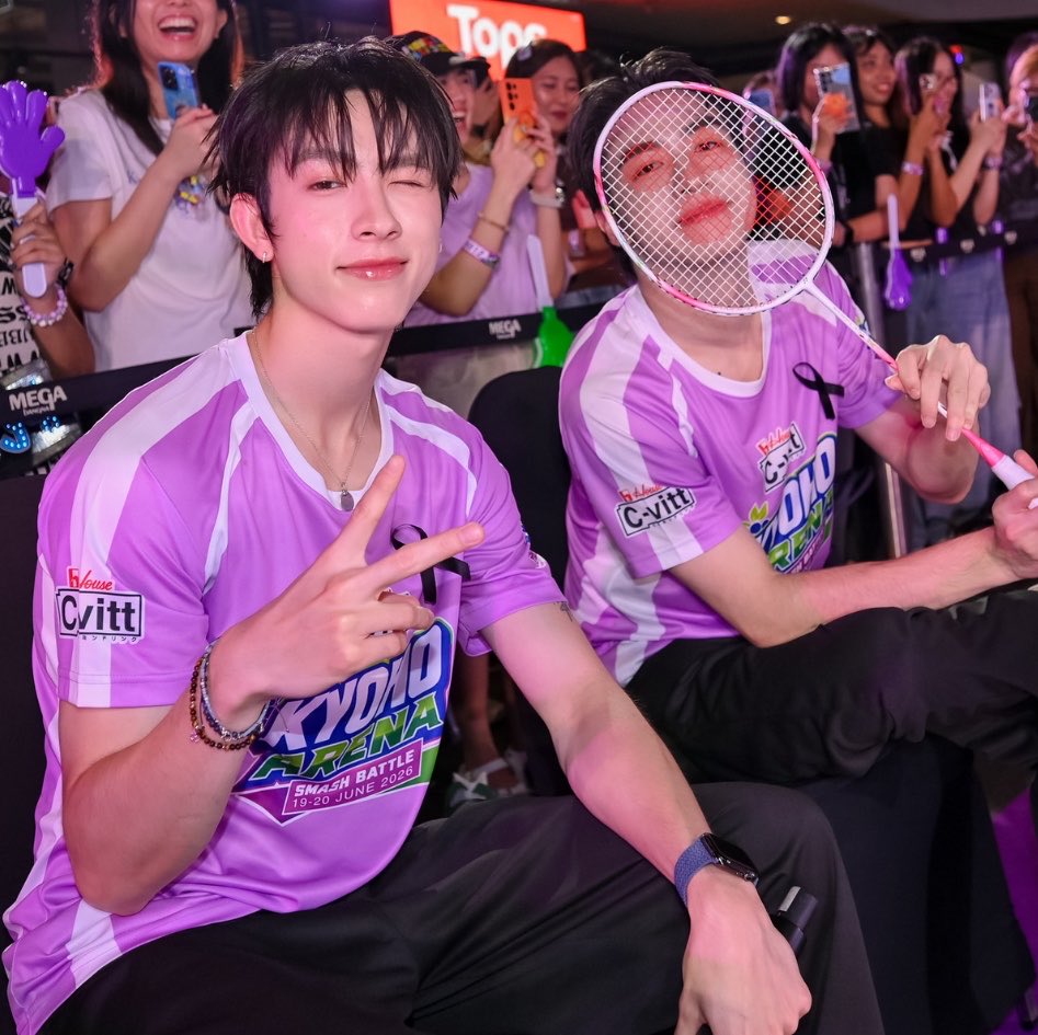 click_scene's tweet photo. 55555555555555555555555 ลายแบตพอดีกับหน้าเลย55555555555555 https://t.co/9xkovq95A8