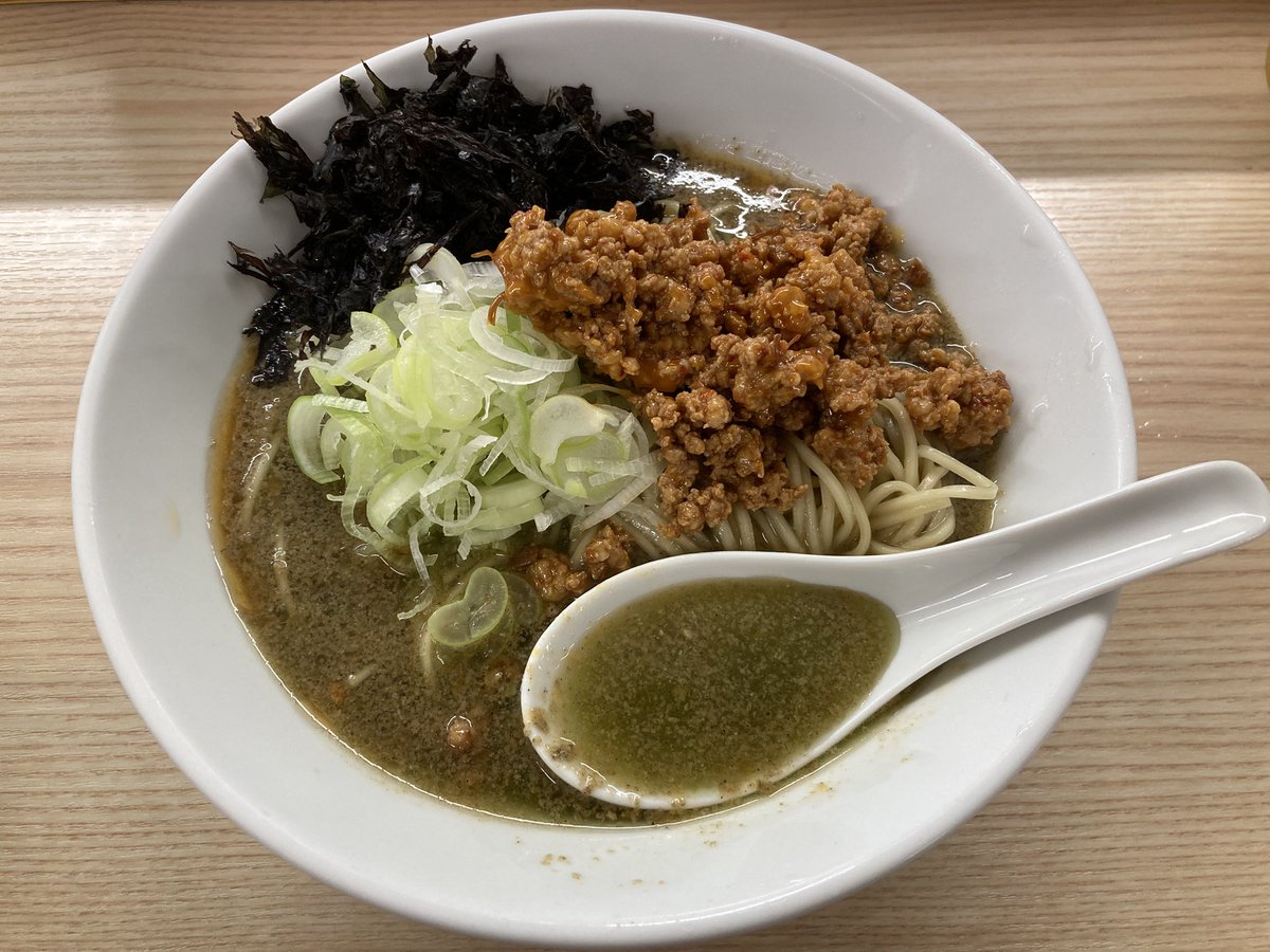 RAGMIchan's tweet photo. 煮干しラーメン ゼクウ
・ペリーラ・スサミ(冷やし胡麻しそラーメン)
・カレーライスG(にんにくココナッツミルクトマト)

ゼクウから鰻店へ寄って弁当買って帰宅して4時間くらい昼寝してたら今。
ゼクウは全てうまいのでうまいってわざわざ言わなくていいような気がしてくるくらいうまい。 https://t.co/UPw8Fui11b