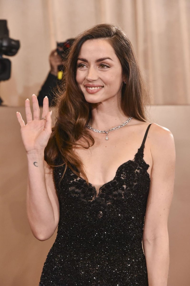CinemaVault1's tweet photo. Ana De Armas ❤️ https://t.co/gvci5Lf8LI
