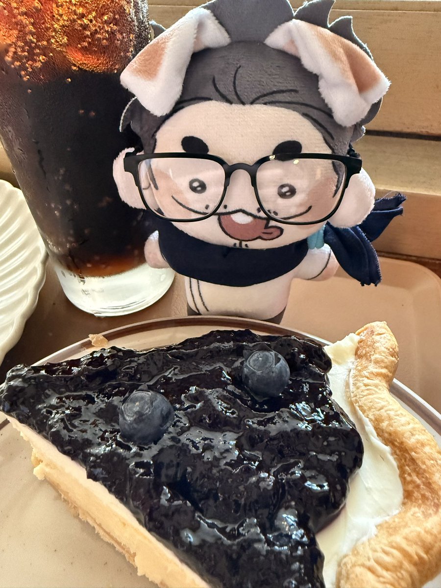 BANU_0110's tweet photo. 귀 면적을 잘못계산해서 흰색 부분이 많이 잡혀버렸지만 그래도 만족... 히히 나도 내 똥강아지 있다 커엽죠??? 히히 https://t.co/BmGJniwSaQ
