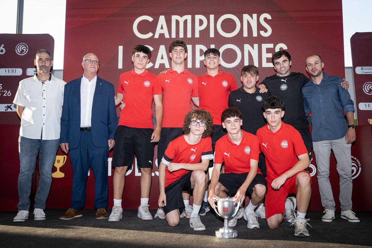 FundacioUEVic's tweet photo. 🏆🌟 Reconeixement a la 𝐍𝐢𝐭 𝐝𝐞𝐥𝐬 𝐂𝐚𝐦𝐩𝐢𝐨𝐧𝐬 pels campionats de Primera Divisió i ascens a Preferent del 𝐒𝐮𝐛 𝟏𝟔 '𝐁' i 𝐒𝐮𝐛 𝟏𝟓 '𝐀'.

Enhorabona per aquesta gran temporada! 👏🚀

#SomUEVic 🔴⚪ https://t.co/frn4JagR94