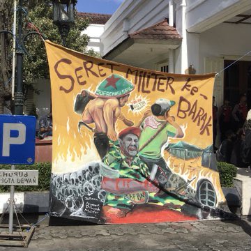 alaikazizi's tweet photo. @lord_kobra Tanpa tiket sdh ada karya lukis, instalasi, musik, dan performing art. 
Tapi cuma 12 jam, setelahnya dibubarin. 😅 https://t.co/7V77IMBJKk
