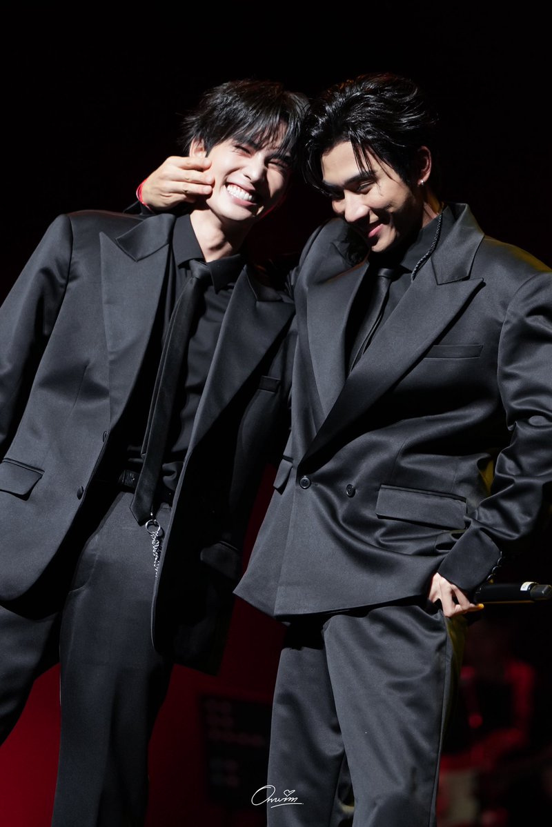 ornvim's tweet photo. สลับกันเติมเหมี๋ยวให้กันอยู่อย่างนั้น 🐱

PERTHSANTA RETURNS OUT

#PerthSantaTimeStopperInSG
#PerthTanapon #Santapp https://t.co/4cwYJ3swhN