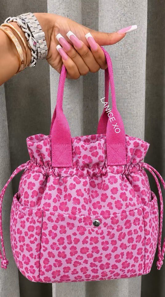 thatgirlmulaa's tweet photo. The cutest lunch bags ever 😍 https://t.co/huz7DhoO9h